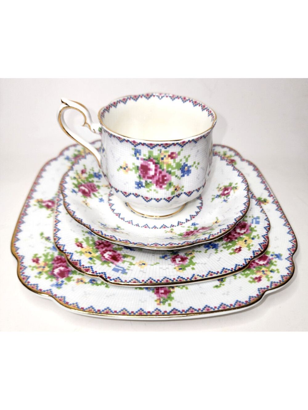 Royal Albert Petit Point 4 Piece Setting  Bone China England